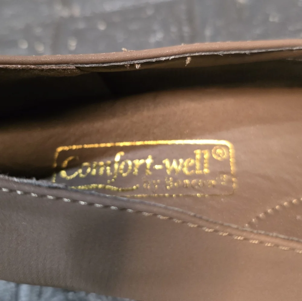 Comfort-Well by Beacon Taupe Wedge Loafers Gold Trim Slip On Shoes Women’s 9W